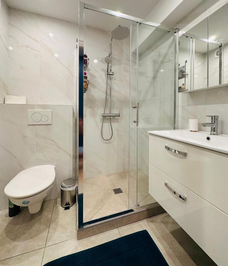The Nice - 3 Rooms, 3Air Cond, 3Tv, 3Fans, 2 Wc, Wifi Everywhere 5Min Aeroport, Train, Beach, 1Min Tram, 15 Min Centre, Port, Parking Possible 外观 照片